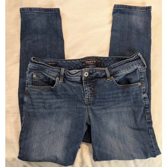 Torrid Boyfriend Medium Wash 12R Skinny Jeans - Picture 4 of 8